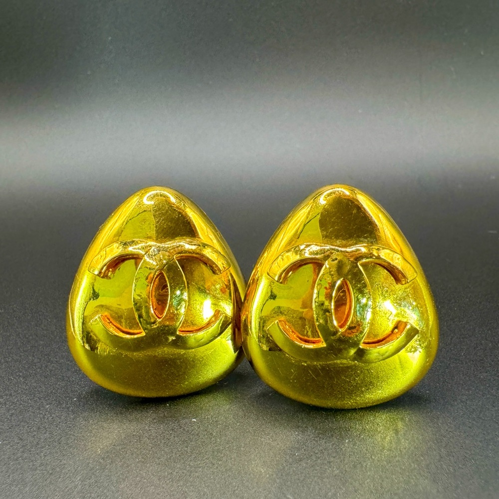 ‼️FINAL PRICE‼️  LOT 354 24K gold plated Chanel vintage clip on earrings